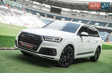 Внедорожник / Кроссовер Audi Q7 2017 в 