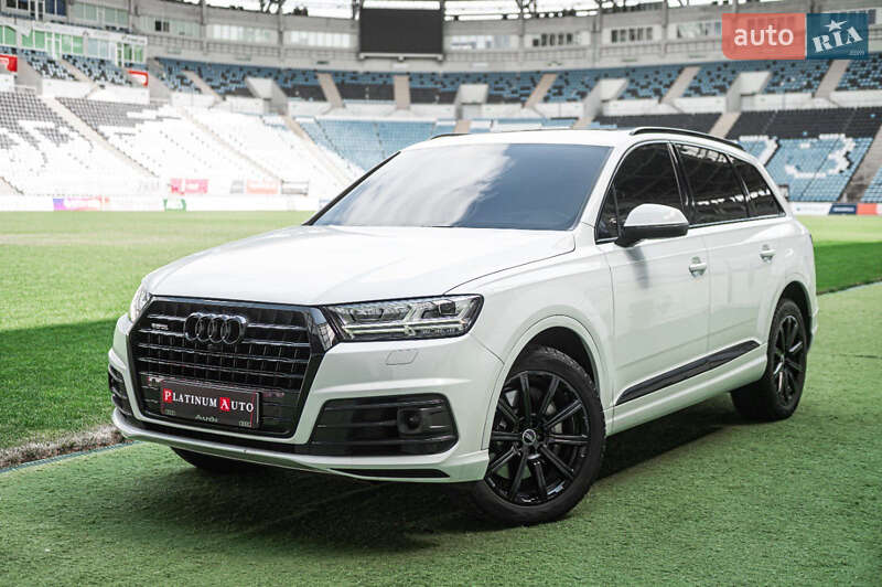 Внедорожник / Кроссовер Audi Q7 2017 в 