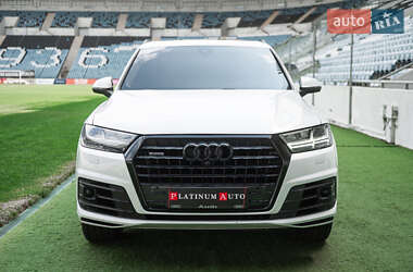Внедорожник / Кроссовер Audi Q7 2017 в 