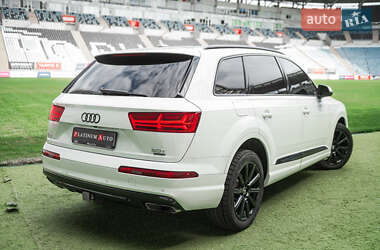 Внедорожник / Кроссовер Audi Q7 2017 в 