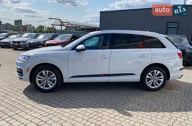 Внедорожник / Кроссовер Audi Q7 2016 в 