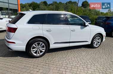 Внедорожник / Кроссовер Audi Q7 2016 в 