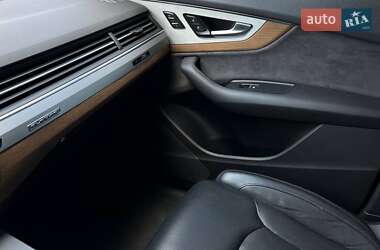 Внедорожник / Кроссовер Audi Q7 2016 в 