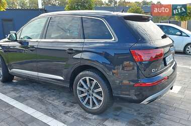 Позашляховик / Кросовер Audi Q7 2016 в 