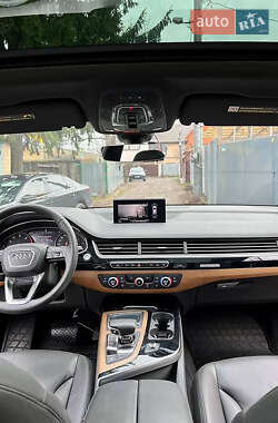 Позашляховик / Кросовер Audi Q7 2017 в 