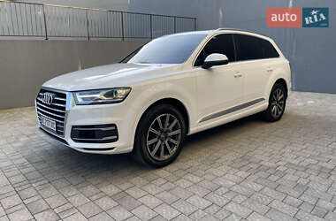 Внедорожник / Кроссовер Audi Q7 2016 в 