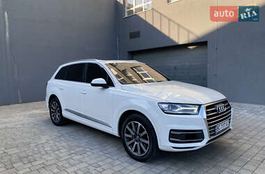 Внедорожник / Кроссовер Audi Q7 2016 в 