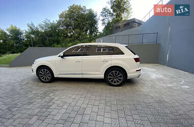 Внедорожник / Кроссовер Audi Q7 2016 в 