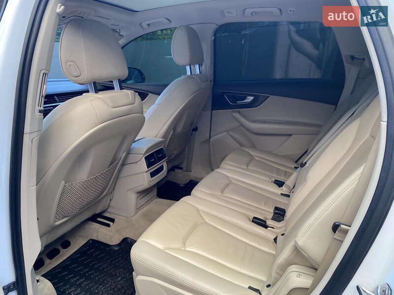 Позашляховик / Кросовер Audi Q7 2016 в Львові