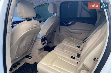 Внедорожник / Кроссовер Audi Q7 2016 в 