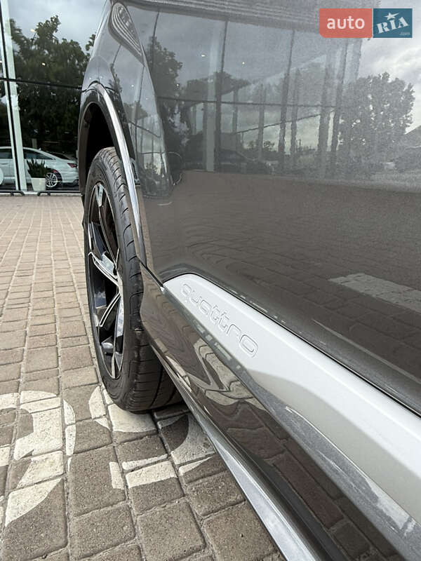 Внедорожник / Кроссовер Audi Q7 2024 в Львове