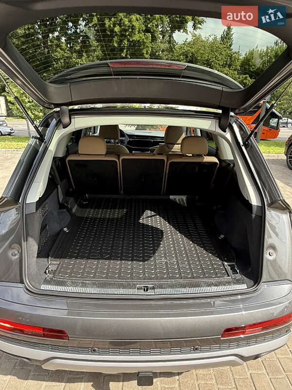 Внедорожник / Кроссовер Audi Q7 2024 в Львове