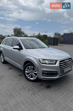 Внедорожник / Кроссовер Audi Q7 2017 в 