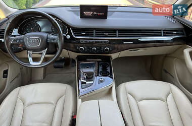 Внедорожник / Кроссовер Audi Q7 2016 в 