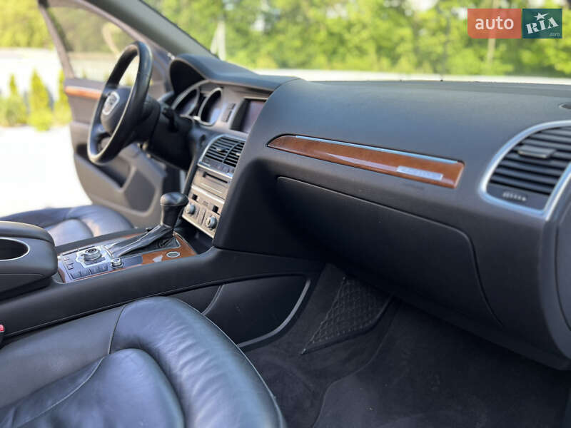 Внедорожник / Кроссовер Audi Q7 2015 в Луцке