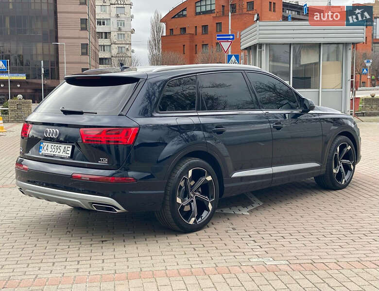 Позашляховик / Кросовер Audi Q7 2017 в Києві
