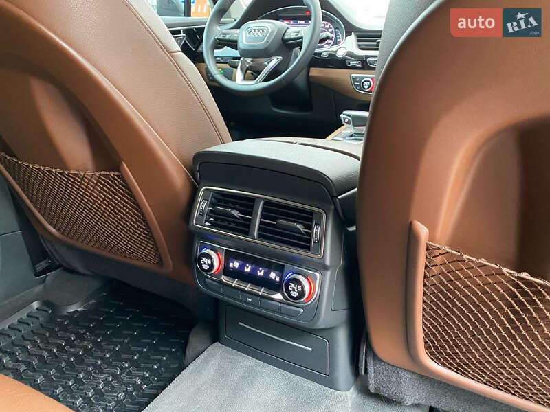Позашляховик / Кросовер Audi Q7 2017 в Києві