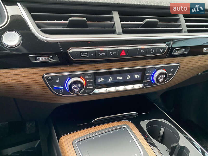 Позашляховик / Кросовер Audi Q7 2017 в Києві