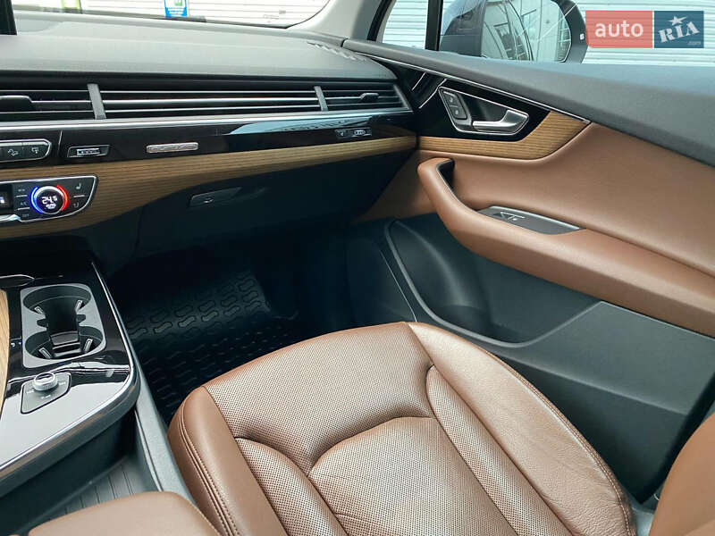 Позашляховик / Кросовер Audi Q7 2017 в Києві