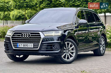 Внедорожник / Кроссовер Audi Q7 2017 в 