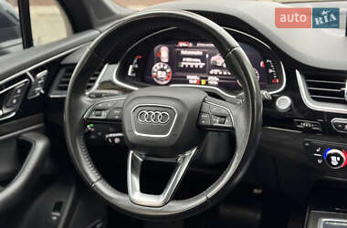 Внедорожник / Кроссовер Audi Q7 2017 в 