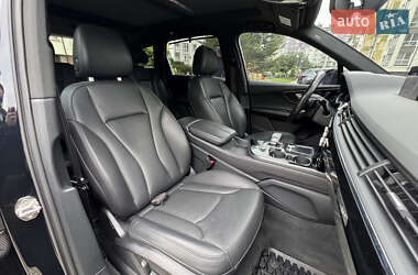 Внедорожник / Кроссовер Audi Q7 2017 в 