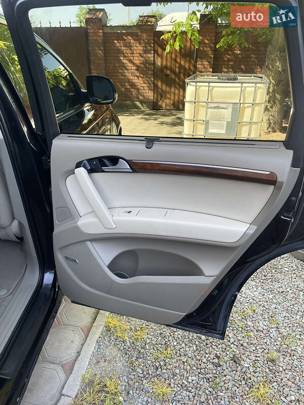 Позашляховик / Кросовер Audi Q7 2013 в Львові