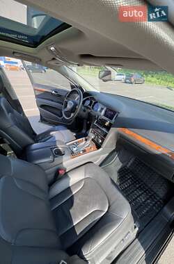 Позашляховик / Кросовер Audi Q7 2013 в 