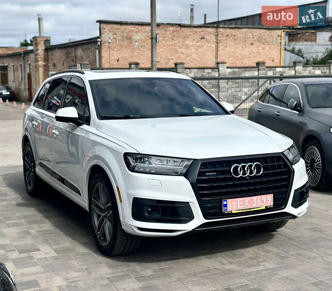 Внедорожник / Кроссовер Audi Q7 2017 в Ровно