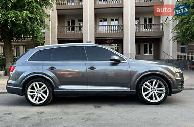 Позашляховик / Кросовер Audi Q7 2016 в 