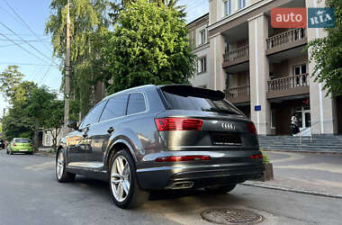 Позашляховик / Кросовер Audi Q7 2016 в 
