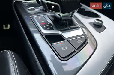 Позашляховик / Кросовер Audi Q7 2016 в 
