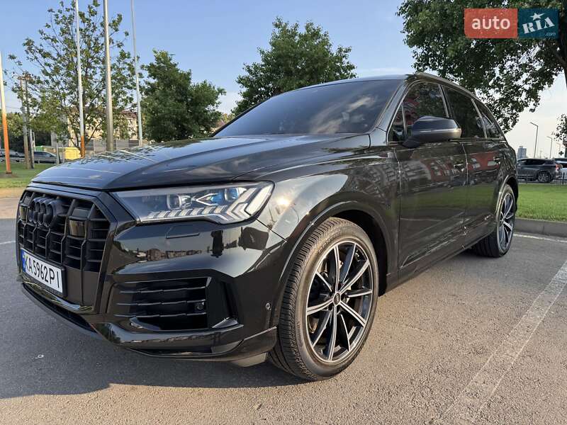 Внедорожник / Кроссовер Audi Q7 2023 в 