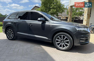 Внедорожник / Кроссовер Audi Q7 2016 в 