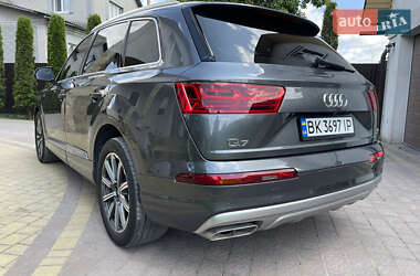 Внедорожник / Кроссовер Audi Q7 2016 в 