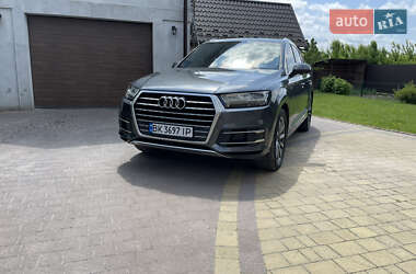 Внедорожник / Кроссовер Audi Q7 2016 в 