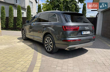 Внедорожник / Кроссовер Audi Q7 2016 в 