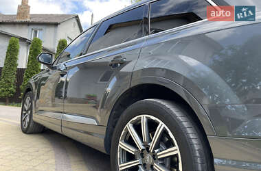 Внедорожник / Кроссовер Audi Q7 2016 в 