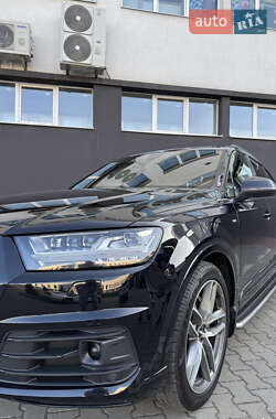 Позашляховик / Кросовер Audi Q7 2017 в 