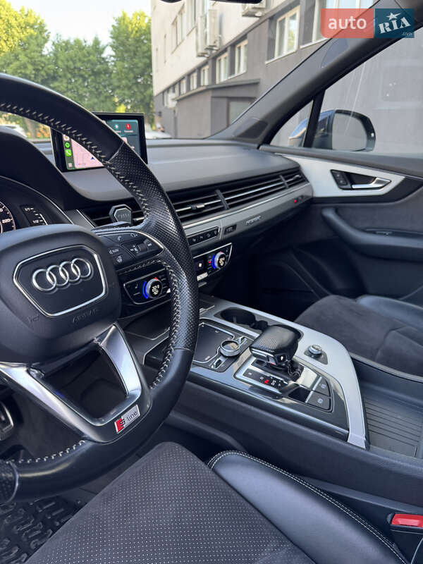 Позашляховик / Кросовер Audi Q7 2017 в Чернівцях