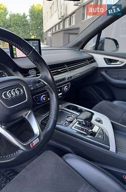 Позашляховик / Кросовер Audi Q7 2017 в 