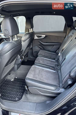 Позашляховик / Кросовер Audi Q7 2017 в 