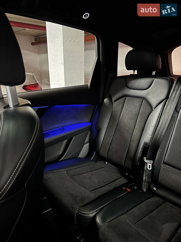 Позашляховик / Кросовер Audi Q7 2017 в Чернівцях