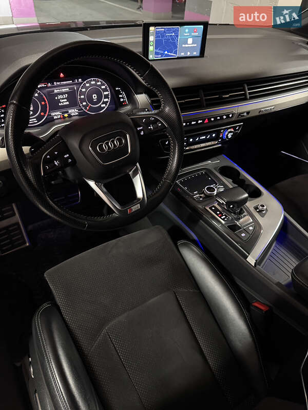Позашляховик / Кросовер Audi Q7 2017 в Чернівцях