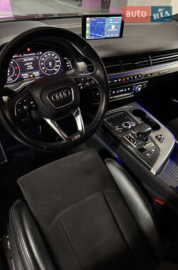 Позашляховик / Кросовер Audi Q7 2017 в 