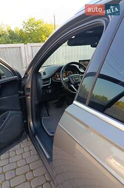 Внедорожник / Кроссовер Audi Q7 2016 в 