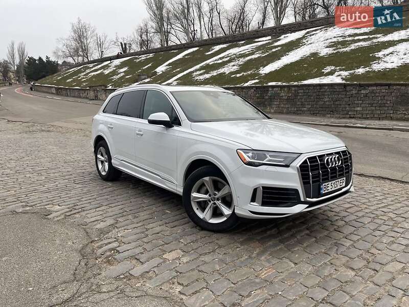 Внедорожник / Кроссовер Audi Q7 2019 в 