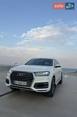 Внедорожник / Кроссовер Audi Q7 2016 в 