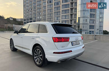 Внедорожник / Кроссовер Audi Q7 2016 в 
