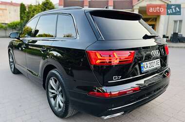 Внедорожник / Кроссовер Audi Q7 2015 в 